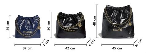 chanel 22 medium vs small